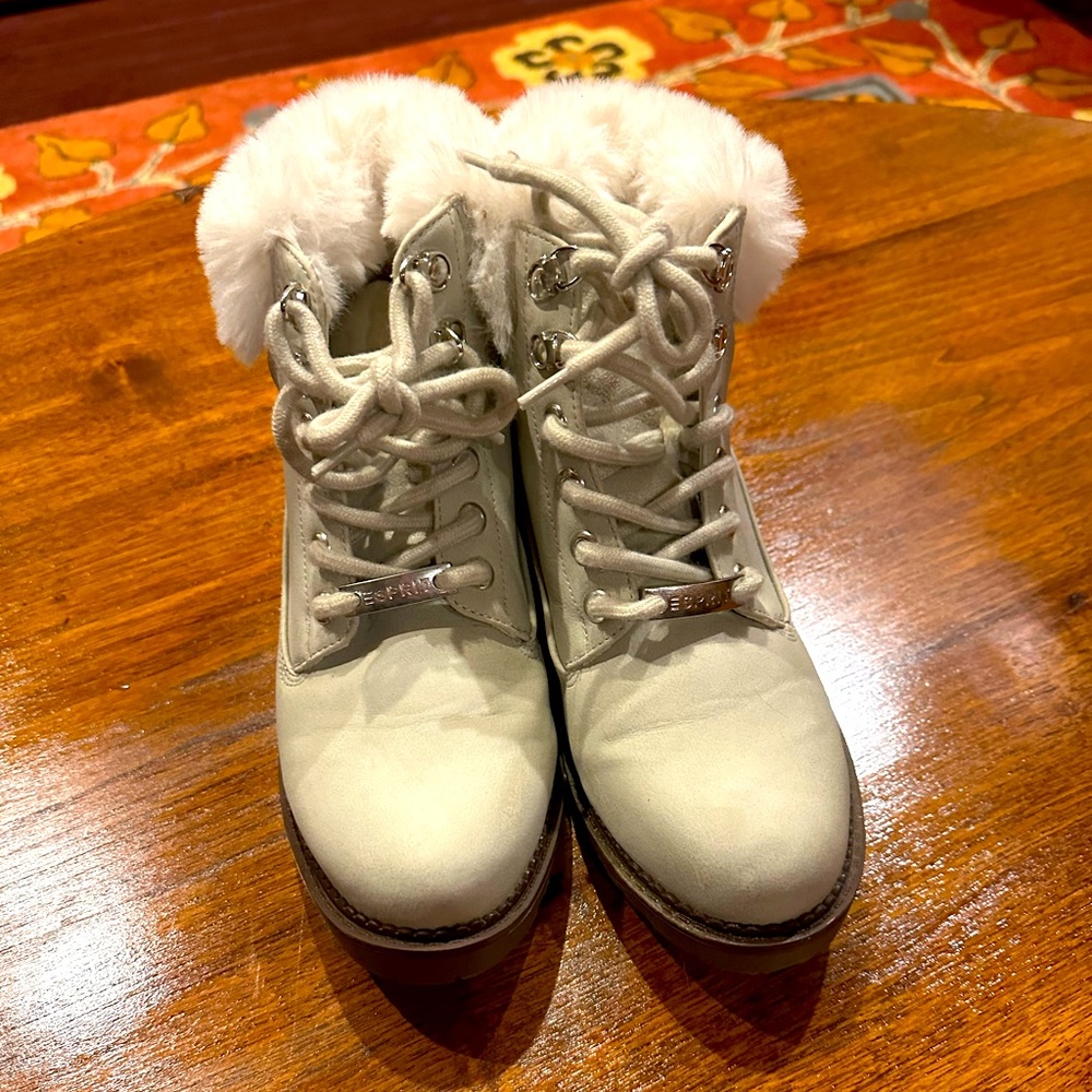 ESPRIT Light Gray Chelsea Bootie